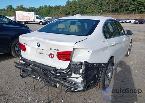 2017 BMW 330I xDrive z USA, uszkodzony, nr VIN WBA8D9G37HNU65768